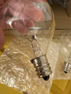 New NIB Lot of 6 Light bulbs 40 Watt E12 Candelabra 120V Warm White G50 Globe